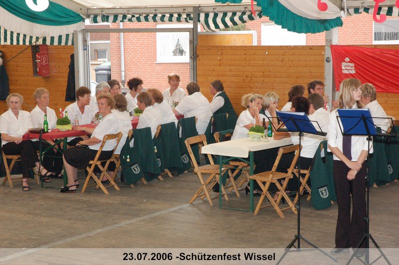 067.jpg